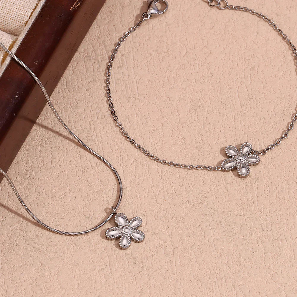 Elegant thin snake flower bracelet